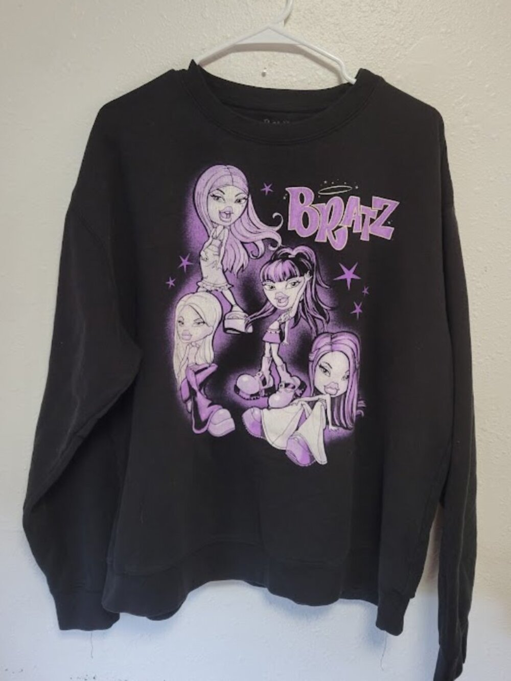 Bratz Graphic Sweatshirt Women's XL Black Pullover Crewneck Purple Goth Y2K